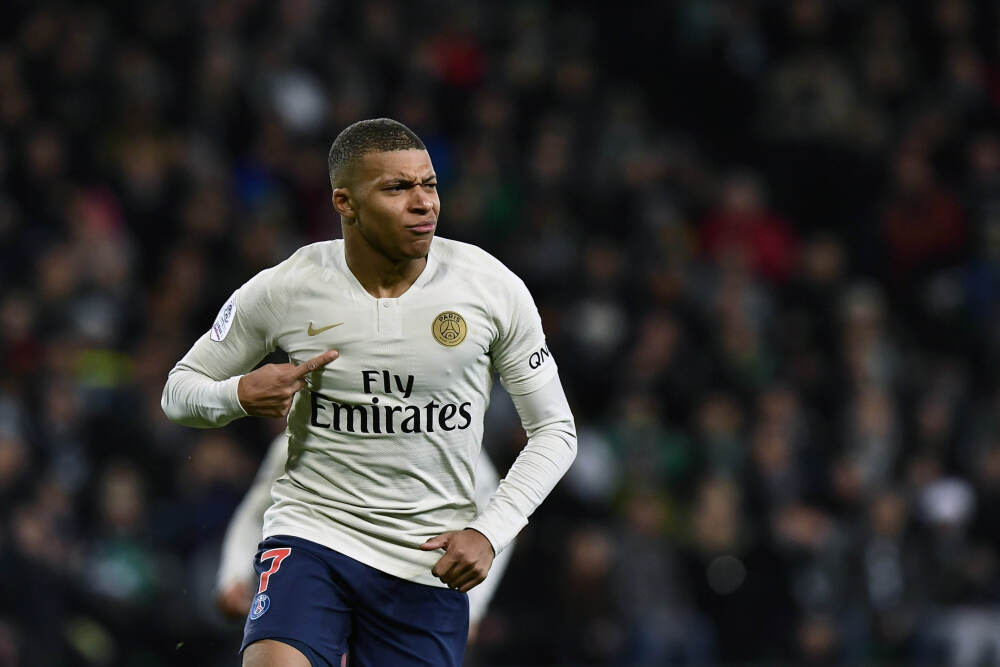 中国足协再度聘任范普维尔德担任技术总监